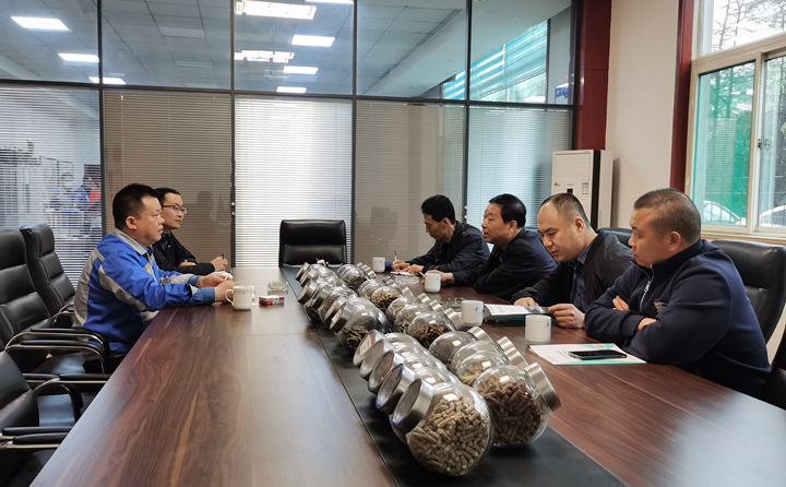 與集團總經理孫寧波及部門負責人座談，就項目建設、環(huán)境影響、補貼政策等內容進行了探討交流